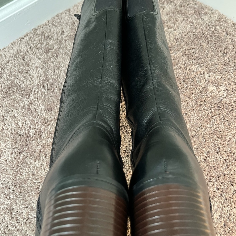 Clarks Black Heeled Boots Elegant and Minimalist - Picture 9 of 9